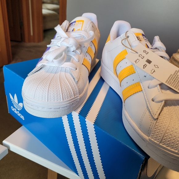 Sneakers - Picture 6 of 6